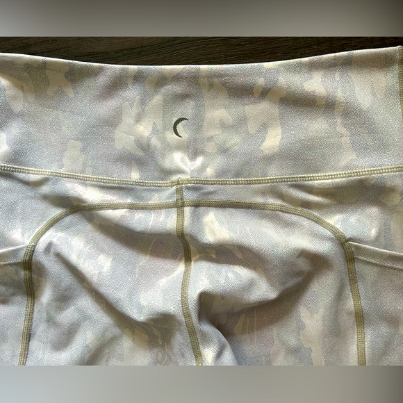 ZYIA silver camo metallic pocket “Light n Tight” women’s size 8/10 - Picture 2 of 7